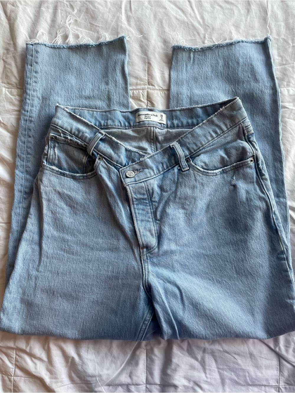 Abercrombie & Fitch Light Blue Asymmetric Waist The Dad high Rise Jean 28/6 R - Picture 4 of 7